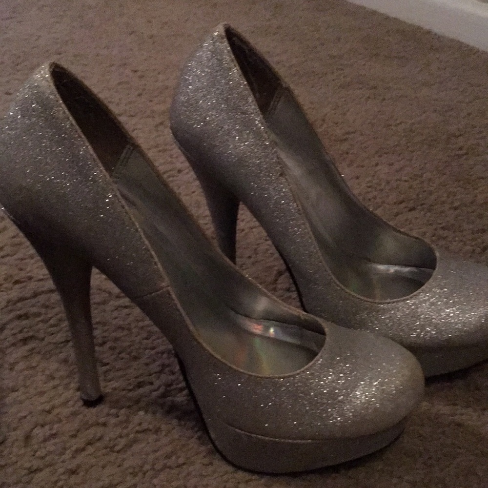 Silver sparkly heels Good condition size 7